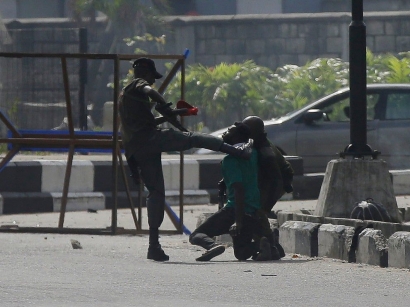 Akhiri Protes SARS: Pemerintah Inggris Mengaku Mereka Melatih dan Memasok Peralatan ke Unit Polisi "Brutal" Nigeria