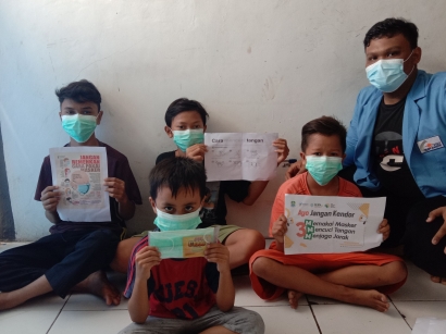 Edukasi Protokol Kesehatan 3M di Tengah Pandemi Covid-19 dan Pembagian Masker pada Anak-anak