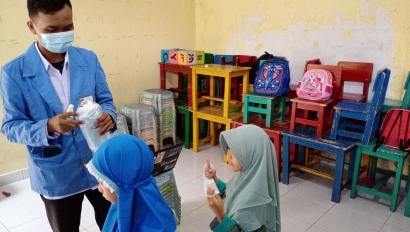 Mahasiswa STMIK Nusa Mandiri Melakukan Sosialisasi Edukasi Mengenai Pentingnya 3M di Masa Pandemi Covid-19