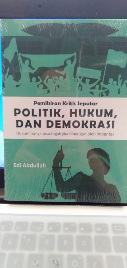 Buku Politik, Hukum, dan Demokrasi