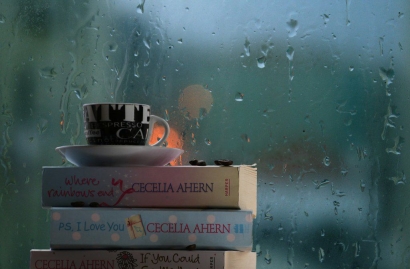 Belajar Mencintai Buku di Kala Hujan