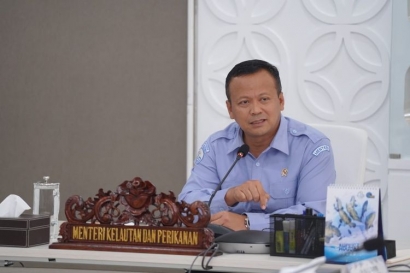 Edhy Tersangka, Prabowo Terpukul, dan Jokowi Tersudut?