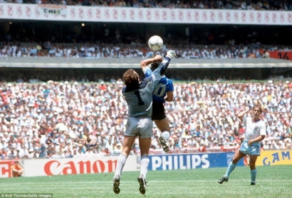 Gol Tangan Tuhan Maradona Terukir Saat Tensi Sedang Panas-panasnya Antara Argentina dan Inggris