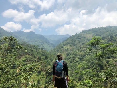 Pengalaman Trekking dan Kena Pungli Beberapa Kali di 3 Curug Indah di Bogor