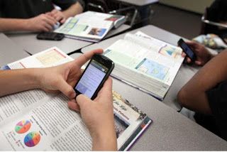 Belajar Saat Pandemi, Orangtua Terpaksa Belikan Handphone untuk Anak
