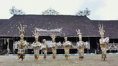 Keindahan Budaya Suku Dayak di Desa Pampang