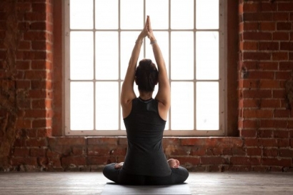 Atasi Punggung Membungkuk dan Jauhi Stress dengan Yoga