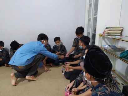 KKN STMIK Nusa Mandiri: Edukasi Pencegahan Covid-19 Serta Bantuan Untuk Anak Yatim Piatu Dan Dhuafa Di Yatim Rawasari 2