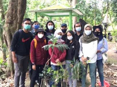 Penanaman Bibit Pohon di Mata Air Desa Ngenep Karangploso Kabupaten Malang