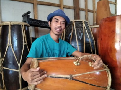 Lima Seniman di Malang, Pembuat Instrumen Musik Tradisi