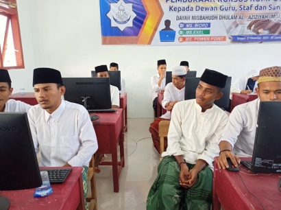 Dayah Misbahudh Dhulam Al-Aziziyah Pidie Jaya Gelar Pelatihan Komputer