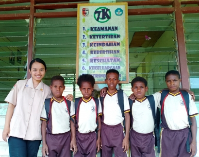 Kisahku sebagai Guru di Papua: Busur, Panah, Kapak, dan Cinta