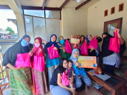 KKN STMIK Nusa Mandiri: Bantuan Sosial untuk Warga Terdampak Covid-19 di Perum Baitul Marhamah
