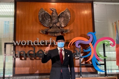 Menjadi Menteri Jokowi, Pertaruhan Besar bagi Sandi