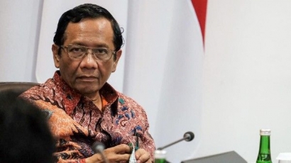 Gila, Diucapkan Mahfud MD: Mengenang Jokowi Berdebat