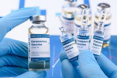 Menkes Baru dan Diplomasi Menjamin Vaksin Gratis