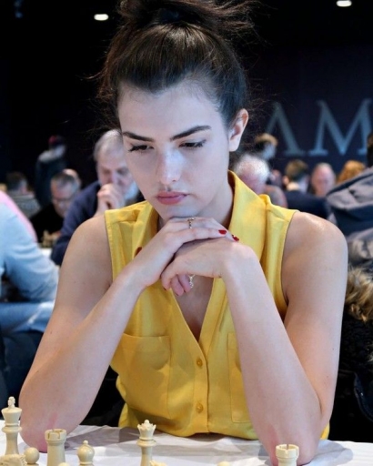 Alexandra Botez, The Real Queens of Gambit