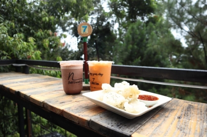 Bukit Nurmala Cafe, Tempat Resfreshing Keluarga di Tengah Hutan Pinus