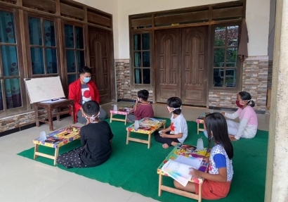 Mahasiswa KKN UNTAG Surabaya Lakukan Pendampingan Belajar Tatap Muka Di Era New Normal Dengan Menggunakan Protokol Kesehatan