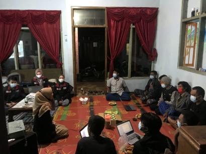 Mahasiswa PMM UMM Berikan Edukasi IT di Dusun Boro
