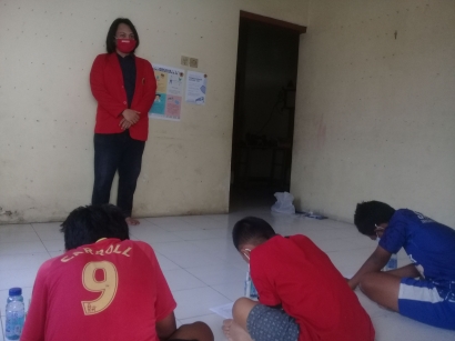 Mahasiswa KKN UNTAG Edukasi Masyarakat Desa Wadungsari Hadapi New Normal