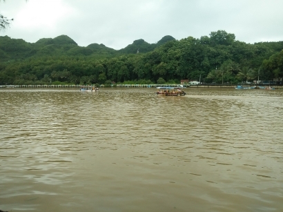 Menikmati Transportasi Perahu di Sungai Ngijo Jetis Kabupaten Cilacap