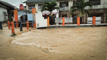 Banjir Kalsel dan Arus yang Melelahkan