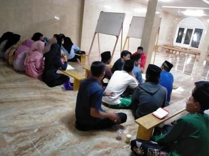 Pengajian Rutin MDT-Al-Mubarokah : Menjalin Tali Silaturahmi