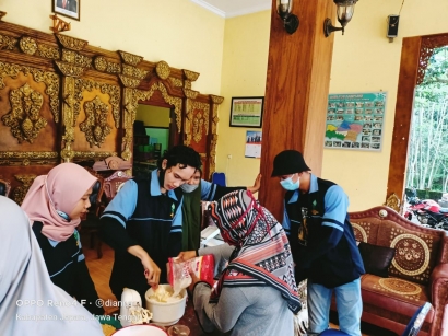Kelompok PKK Desa Plajan Antusias Ikuti Pelatihan Pembuatan Kue Kering