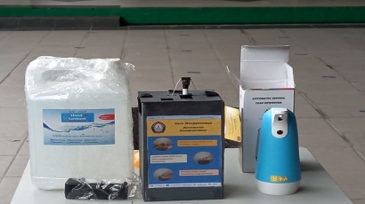 Lawan Covid-19 dengan Cara yang Mudah! Mahasiswa KKN Undip Ajarkan Buat Hand Sanitizer Otomatis