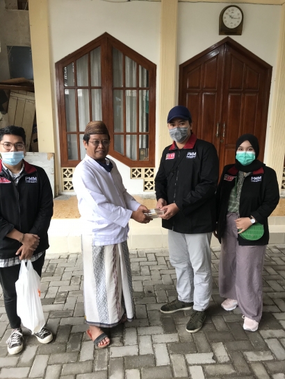 Kelompok 44 PMM UMM Lakukan Pembagian Hand Sanitizer ke Masjid dan Mushola sebagai Pencegahan Covid-19