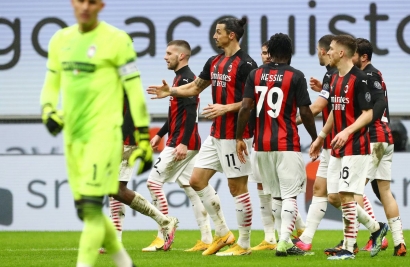 AC Milan Kembali ke Puncak Klasemen Setelah Bungkam Crotone