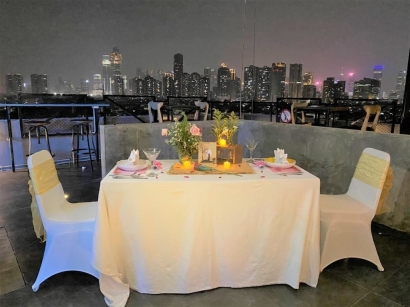 Referensi Dinner Valentine dengan Keindahan Langit Jakarta
