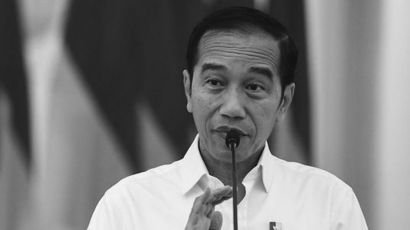 Kritik, Pencitraan, dan Jokowi yang Kontradiktif