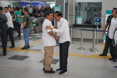 Jokowi, Kritik Pedas, dan Akuisisi Oposisi