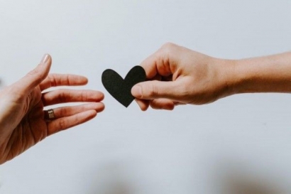 V-day: Mencintai yang "Tak Dapat Dicintai"
