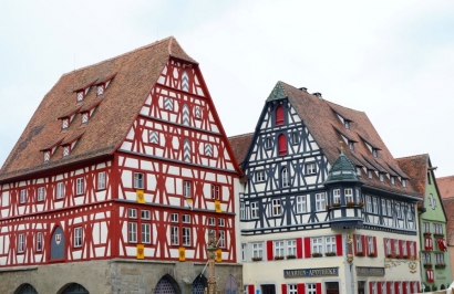 Seperti di Negeri Dongeng, Rothenburg ob der Tauber saat Whitsun Festival