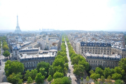 Menelusuri Sejarah Bangunan hingga Menikmati Keindahan Paris dari Atas Atap 