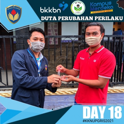 MAHASISWA KKN UPGRIS 2021 Membagikan Hand Sanitizer dan Mengedukasi Pencegahan Covid-19