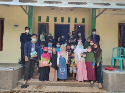 Mahasiswa KKN UPGRIS Melakukan Bimbingan Belajar di Saat Pandemi