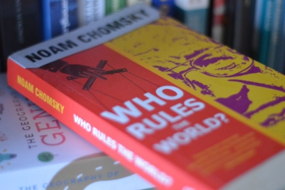 Membaca Who Rule The World (Noam Chomsky)