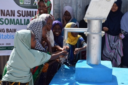 Sumur Air Wakaf, Oase Warga Prasejahtera Somalia di Tengah Konflik