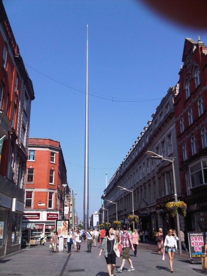 Mengintip Tugu Jarum Cahaya di Dublin dan Keramahan Irish People
