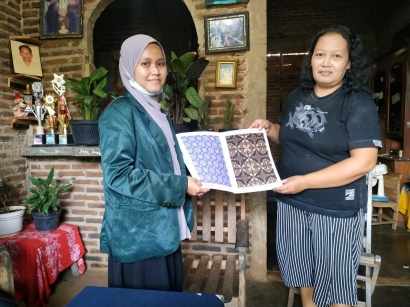 KKN UNISNU Buatkan Katalog sebagai Inovasi Motif Batik "Mekar Mulya" Jepara