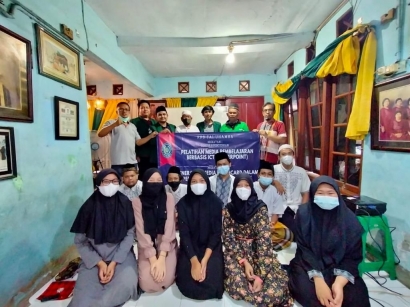 Mahasiswa KKS PAI Uhamka Mengadakan Seminar Pendidikan di Majelis Ta'lim Amaliatussalam Jakarta Selatan