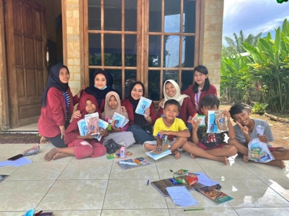 Mahasiswa PMM Unmuh Malang Bimbing Anak-anak Desa Wotgalih dalam Belajar