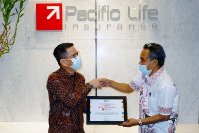 Optimalkan Literasi Asuransi, Pacific Life Insurance Donasikan CSR ke TBM Lentera Pustaka