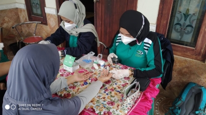 Mahasiswa KKN UM Jember Berikan Edukasi dan Pelayanan Kesehatan Gratis di Dusun Lamparan