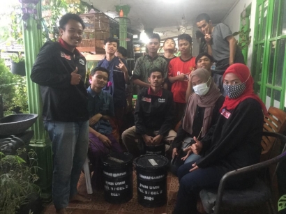 PMM UMM Membagikan Tempat Sampah kepada Yayasan Pondok Anak Yatim Salman