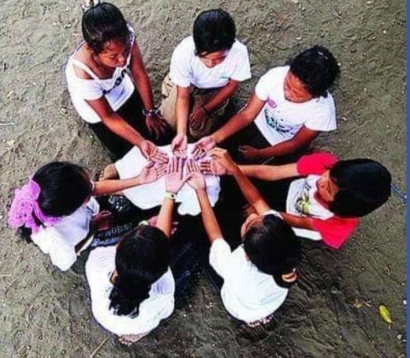 Permainan Tradisional Anak "Cincin Banca" dari Makassar